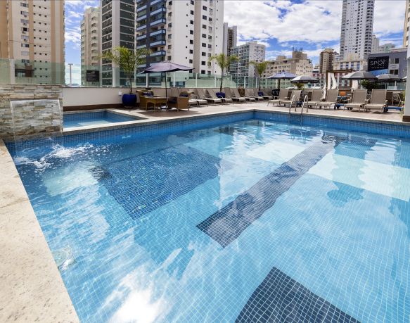 Piscinas Adulto e Infantil Climatizadas - Sibara Hotel