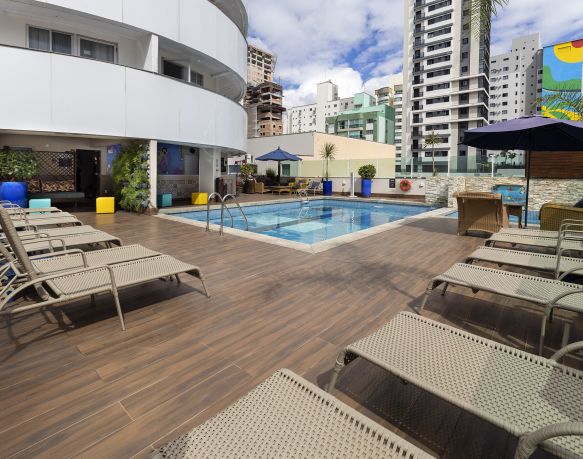 Piscinas Adulto e Infantil Climatizadas - Sibara Hotel